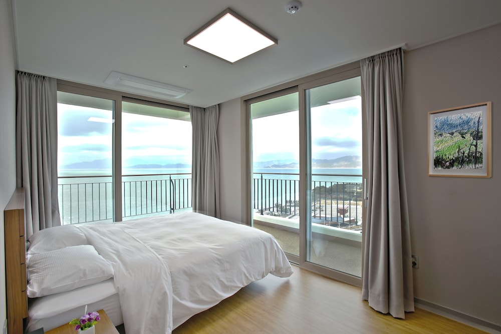 Suite (34py Cooking Allowed) - Photo 5