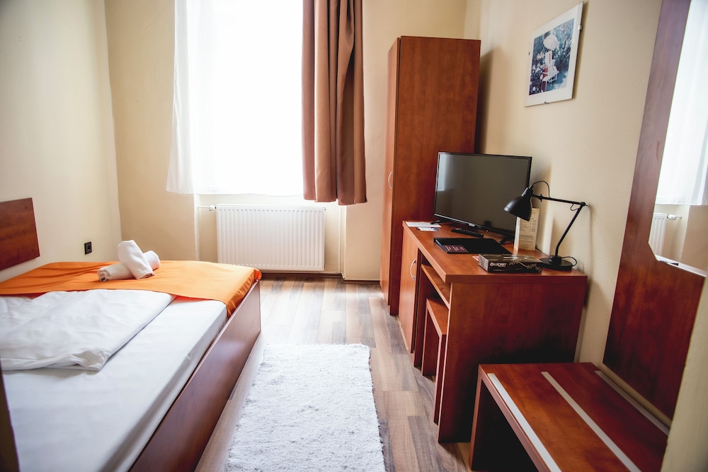 Standard Double or Twin Room photo 2
