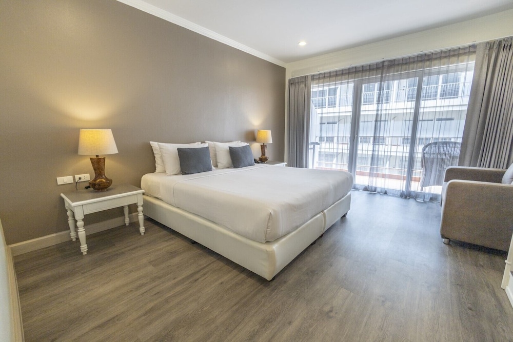 Deluxe Double Room, Balcony, Pool View