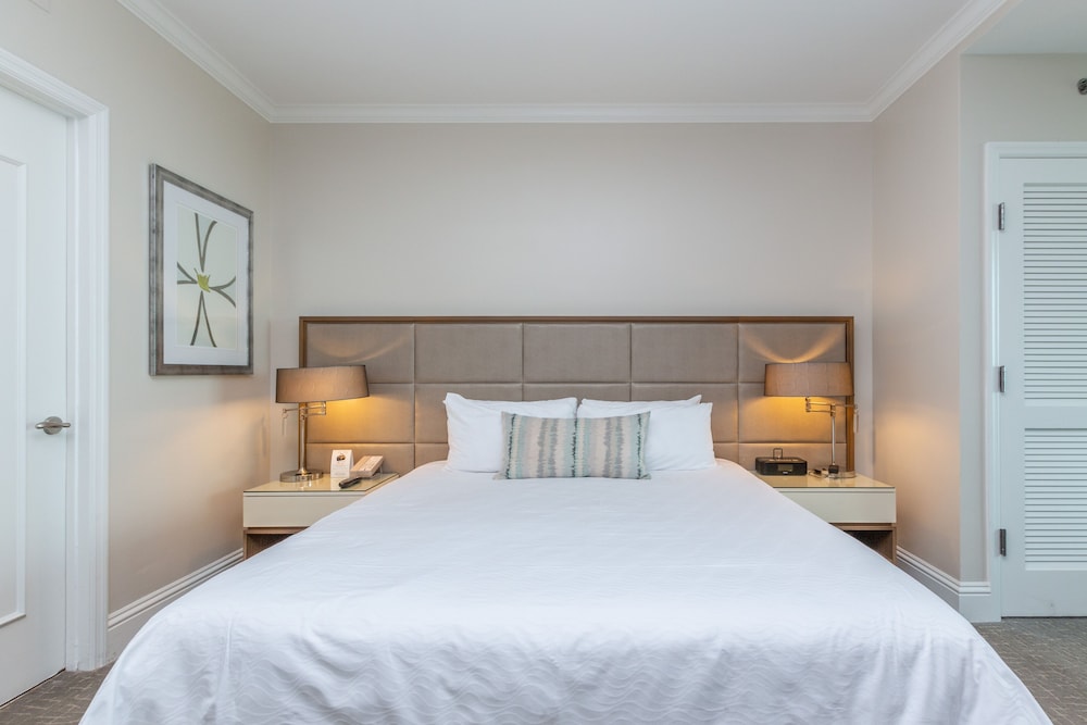 Junior Suite, 1 King Bed with Sofa bed, Kitchenette, Bay View