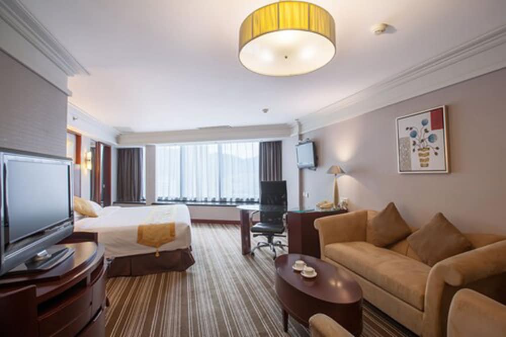 Deluxe Suite photo 2