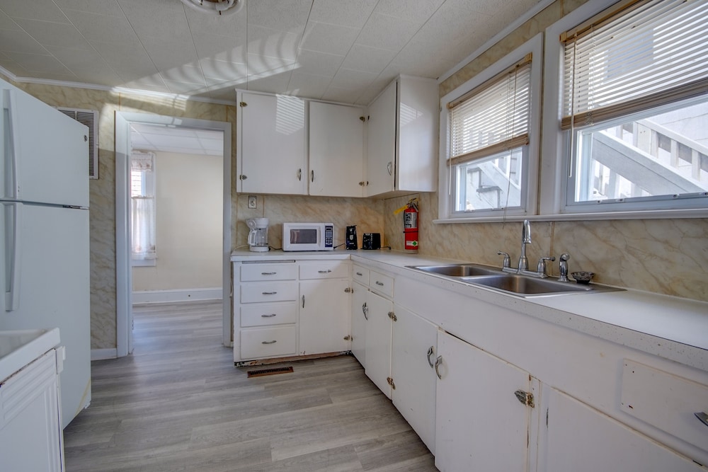 Apartment, 2 Bedrooms - Photo 2