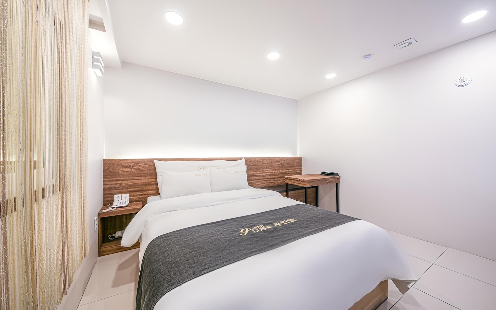 Room (Deluxe Premium) photo 2