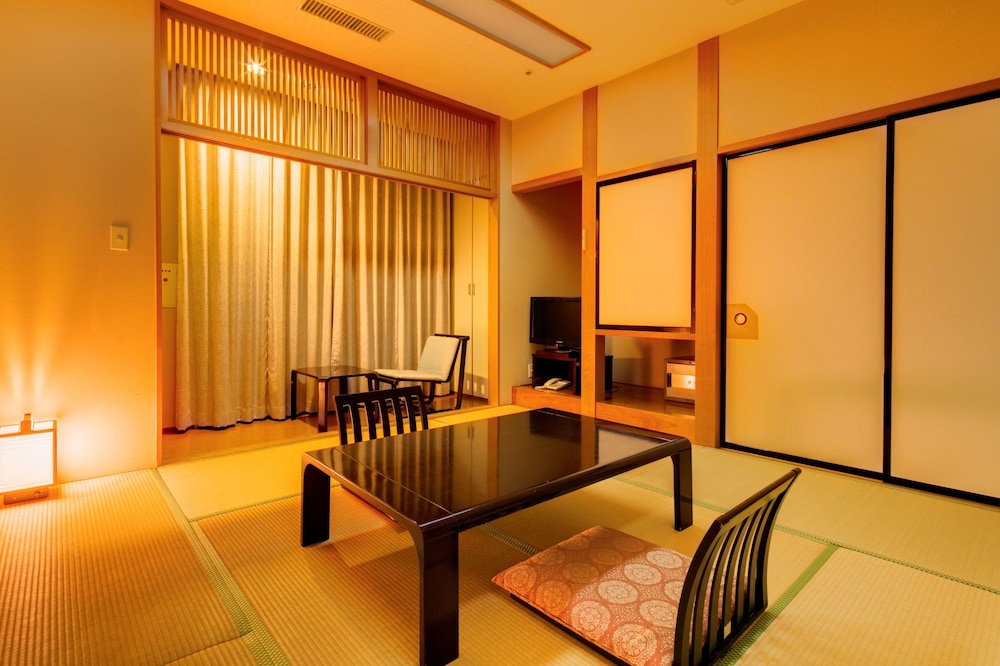 Cozy Japanese Style Room with Private Toilet, 8 Tatami-mats photo 3