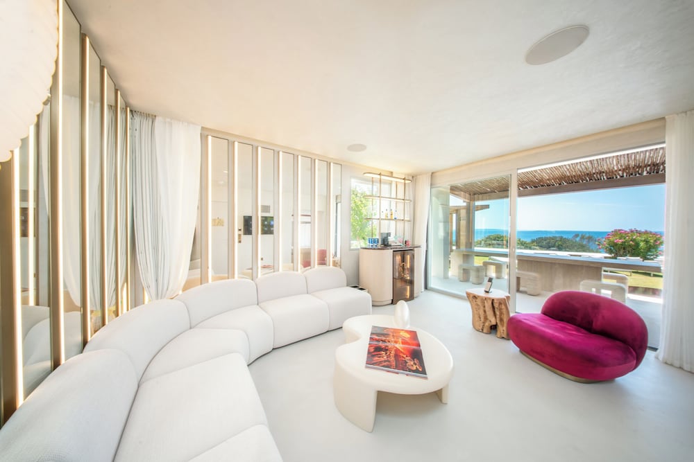 Cherry Suite w/XL Pool photo 2