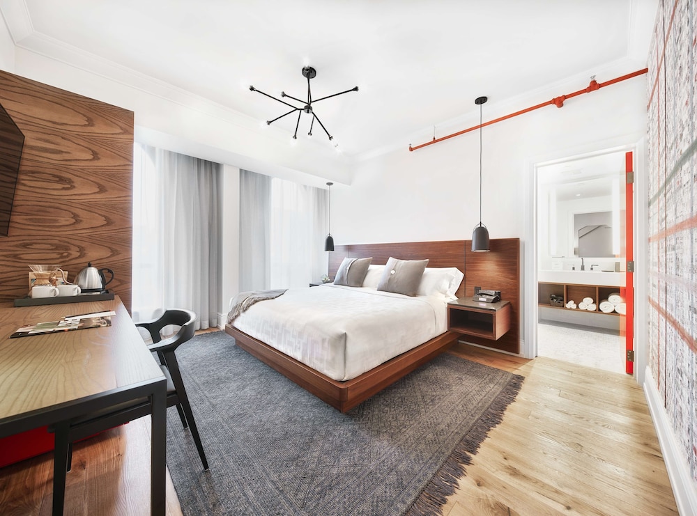 Suite, 1 King Bed (Urban) - Photo 2