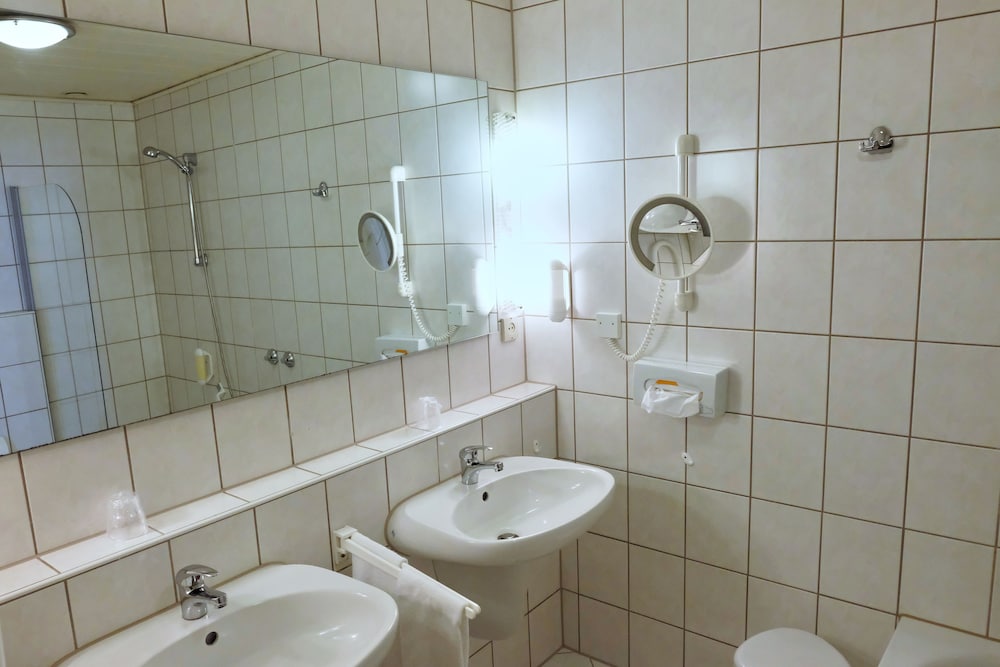 Superior Suite, 2 Bedrooms, Bathtub photo 3