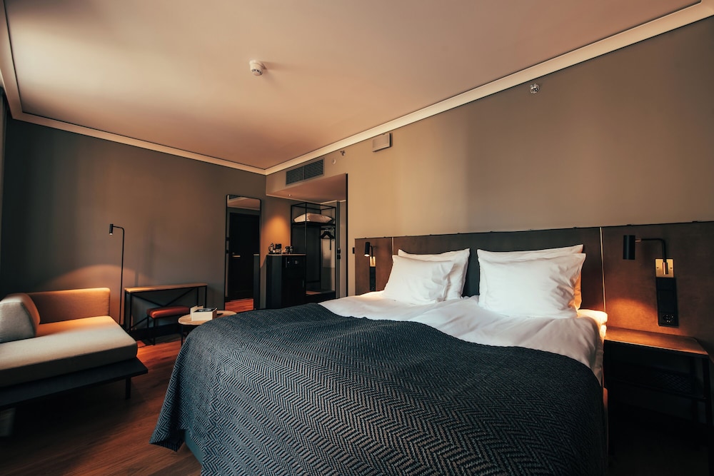Standard Room, 1 King Bed, Non Smoking photo 3