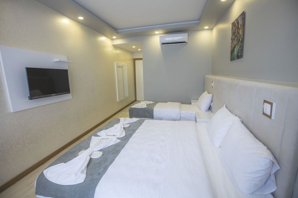 Deluxe Triple Room photo 1