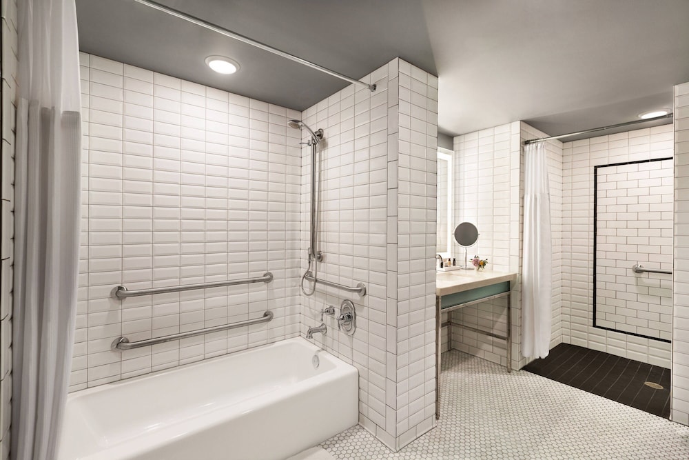Suite, 1 Bedroom photo 2