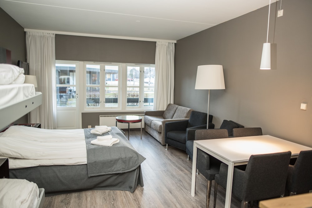 Family Room, Multiple Beds