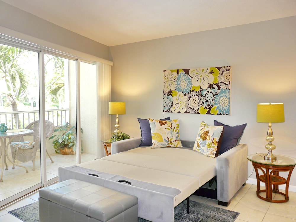 Condo, 1 King Bed with Sofa bed (Idyllic inland condo with pool and be) photo 3