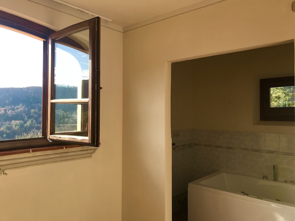 Deluxe Suite - Photo 16