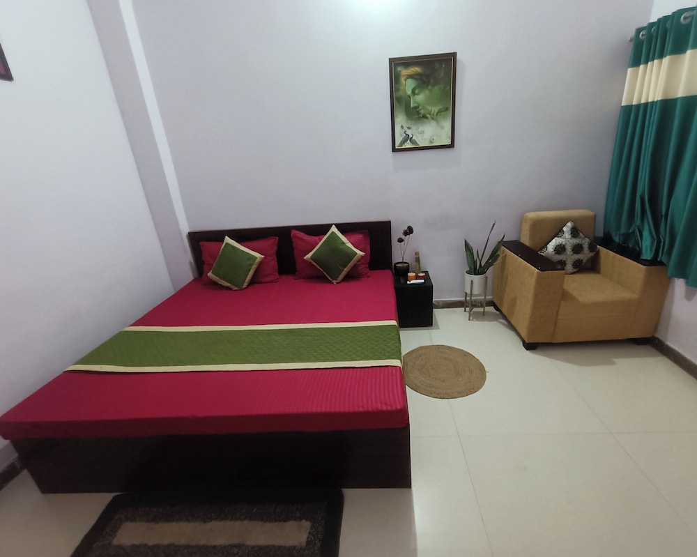 Room 102 photo 1