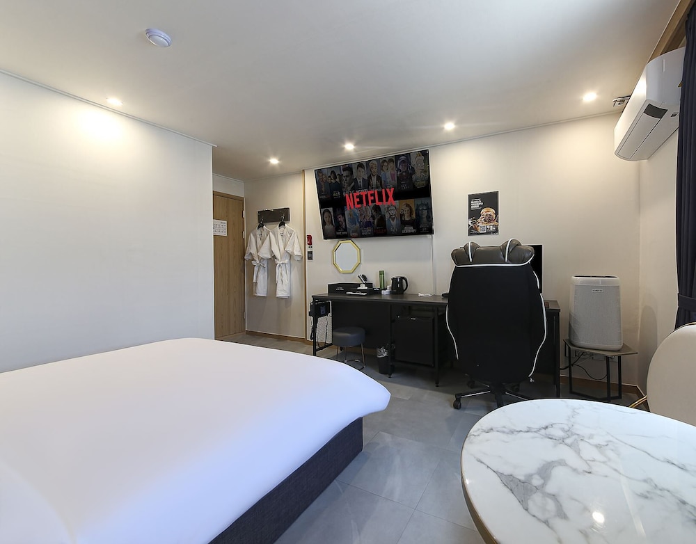 Business Room, 1 Double Bed, Non Smoking - Photo 6