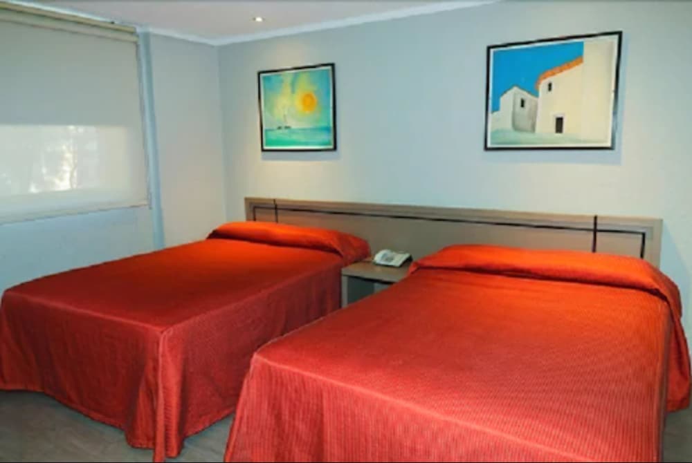 Superior Double Room, 2 Double Beds, Ensuite - Photo 3