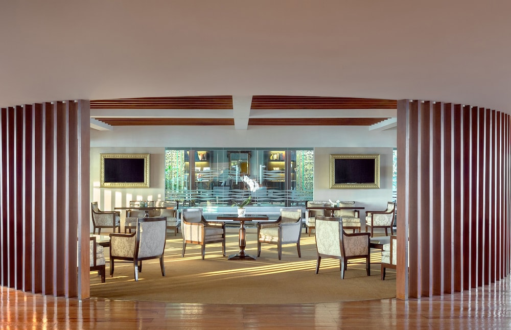 Club Suite, 1 King Bed (Premier Executive) - Photo 6