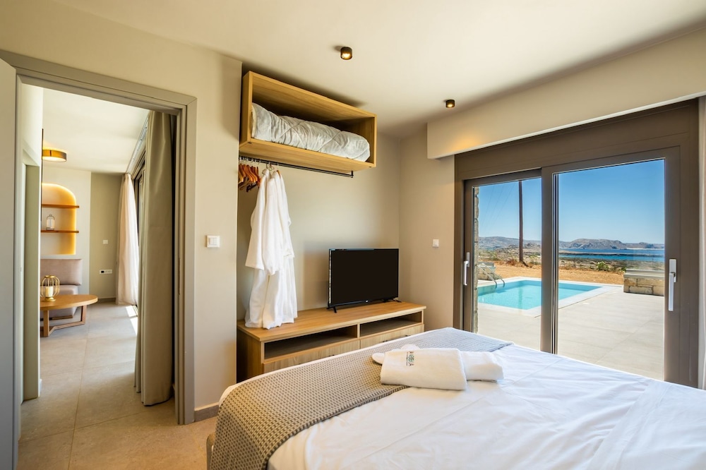 Romantic Villa, 1 Bedroom, Sea View, Poolside