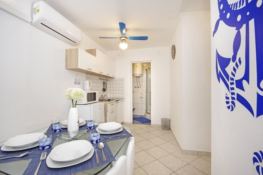 Apartment (Ines - central with free parking - A1)
