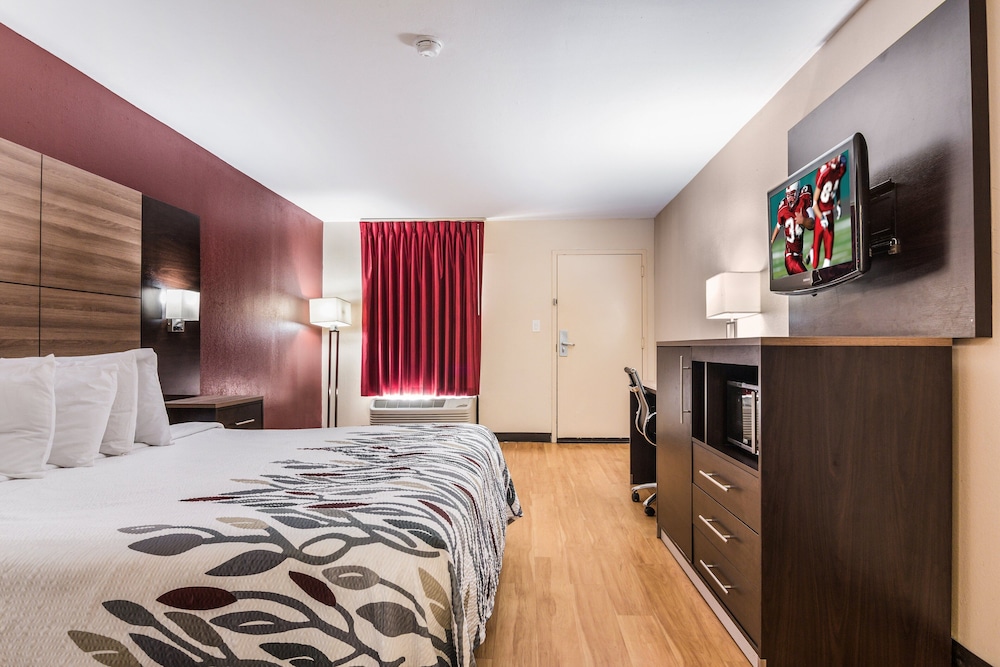 Deluxe Room, 1 Queen Bed, Non Smoking photo 2