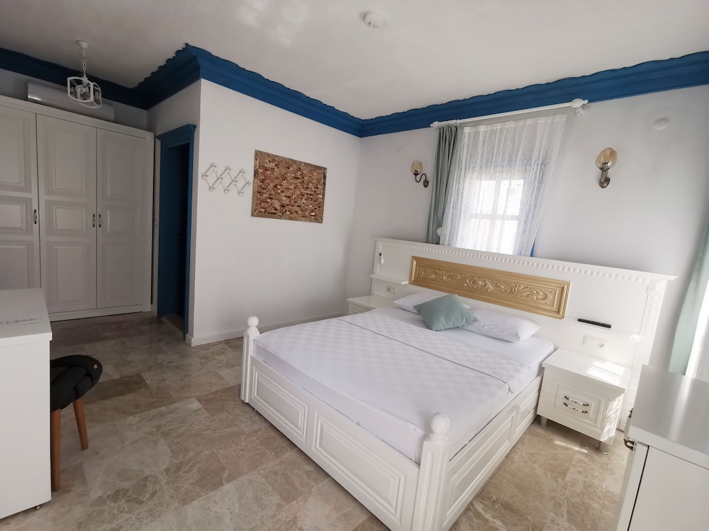 Comfort Double Room, 1 Queen Bed, Pool Access, Poolside photo 3