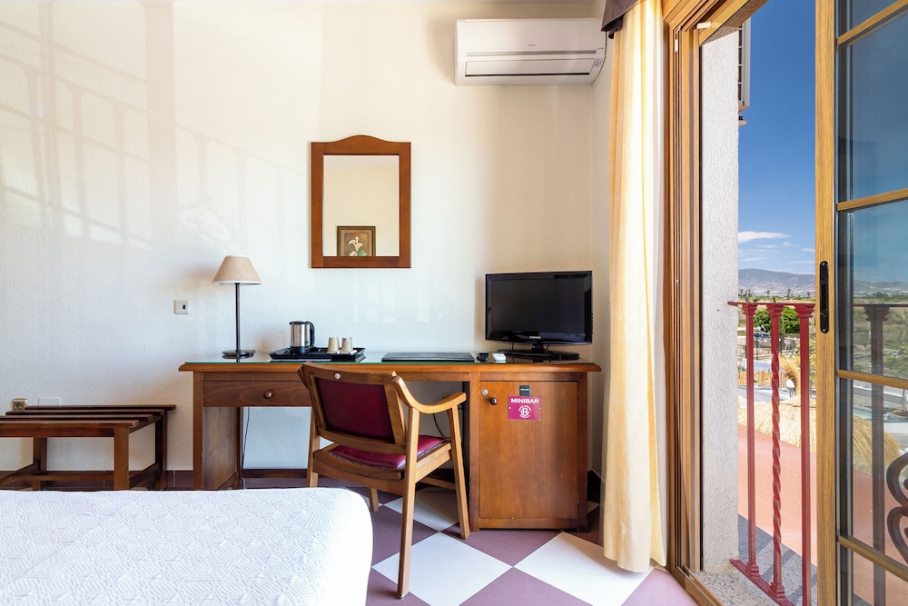 Double Room - Photo 5