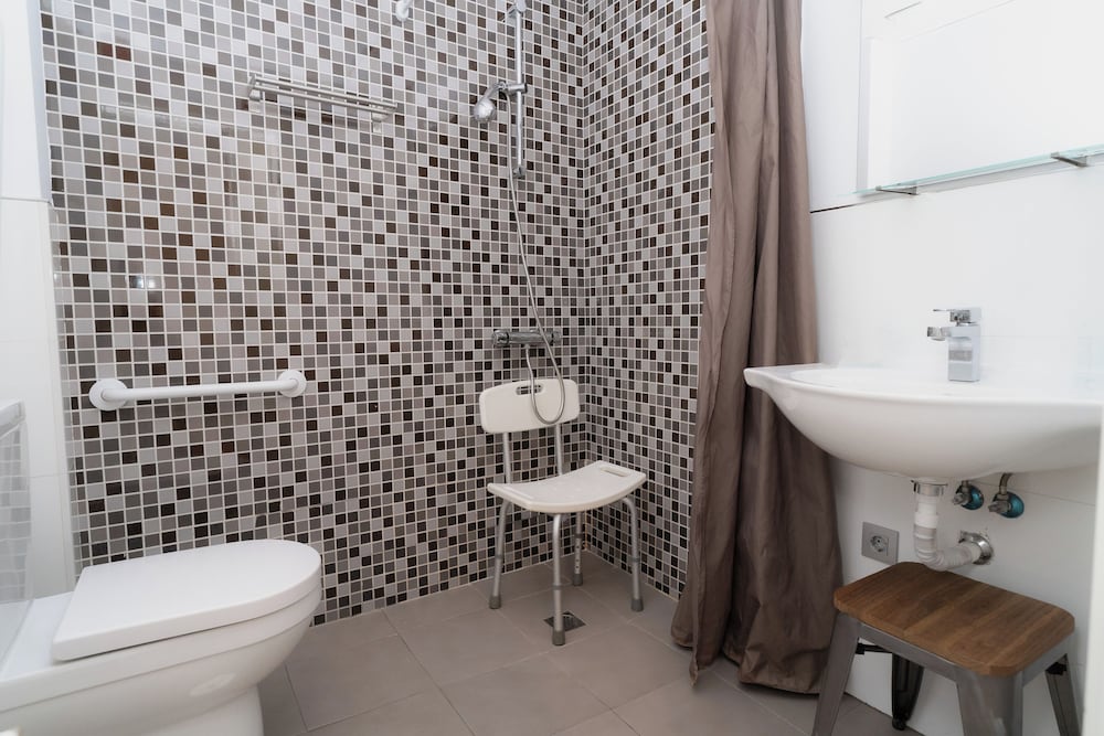 Apartment, 3 Bedrooms, 2 Bathrooms - Photo 5