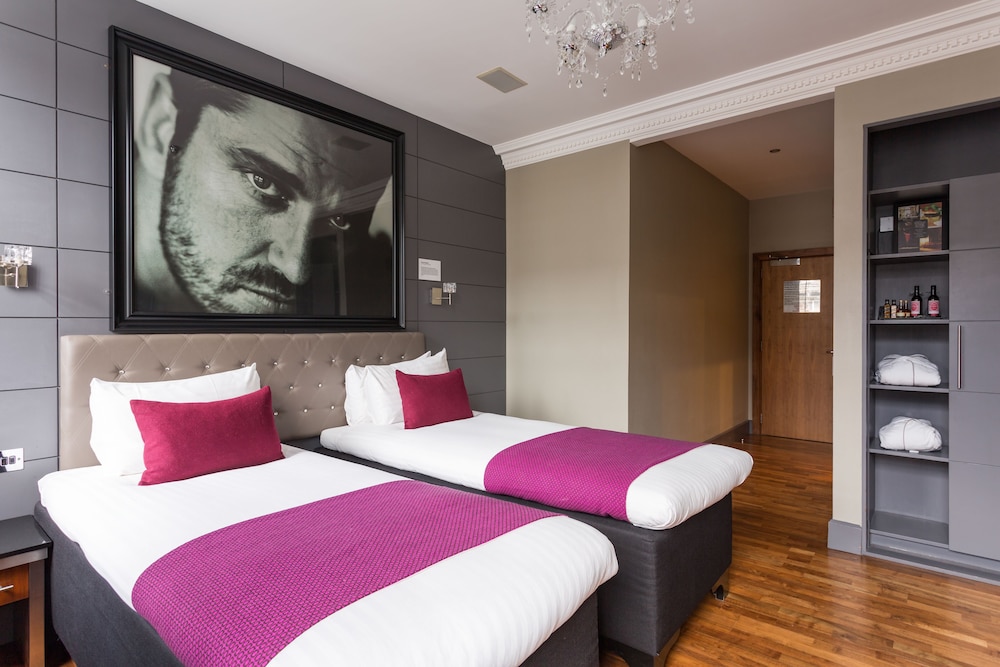 Superior Double or Twin Room - Photo 16
