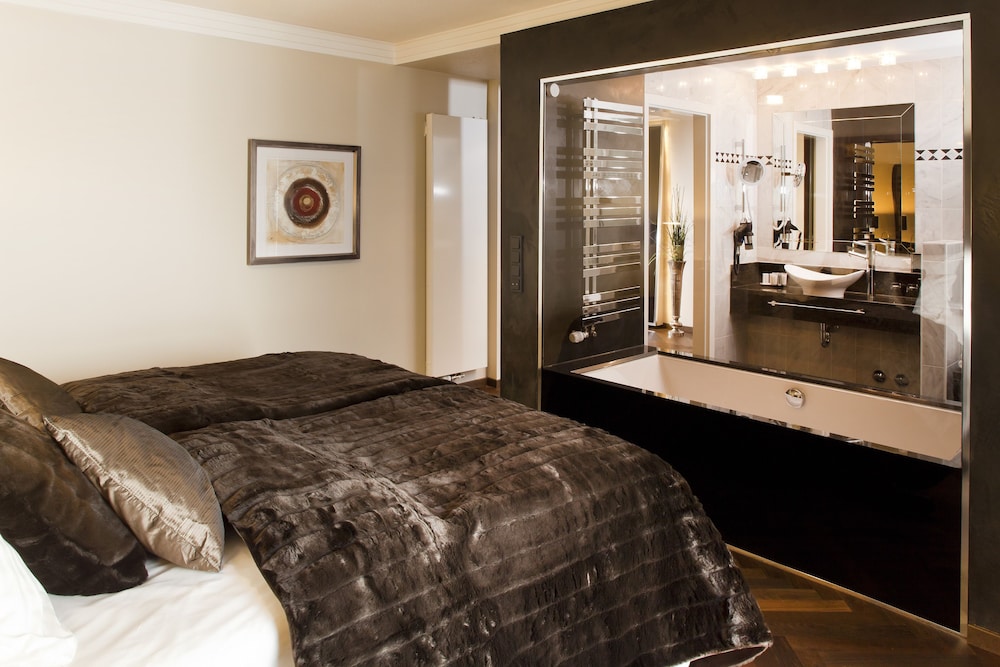 Suite, 1 Double Bed photo 2