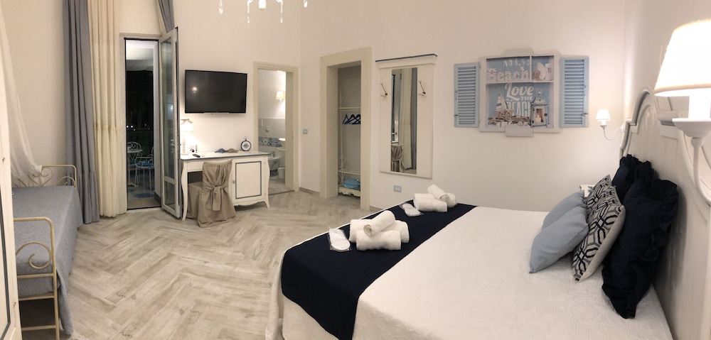 Superior Room, Partial Sea View photo 1