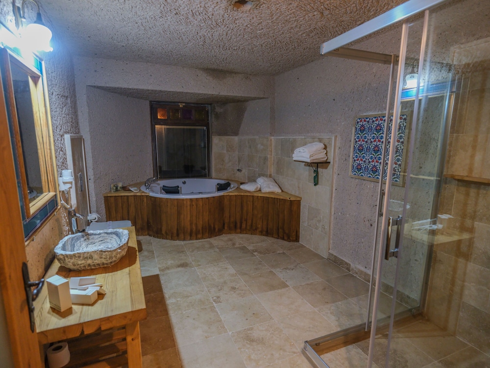 Honeymoon Suite photo 2