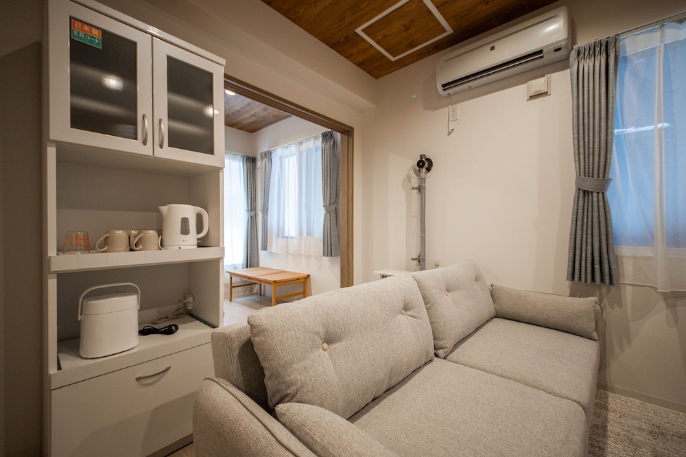 Basic Apartment - Photo 14