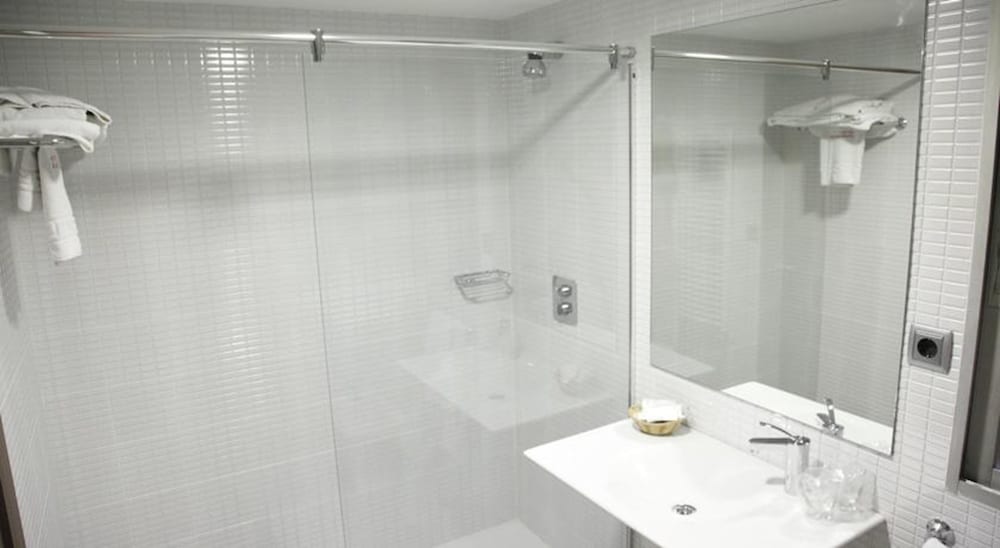Standard Double Room - Photo 6