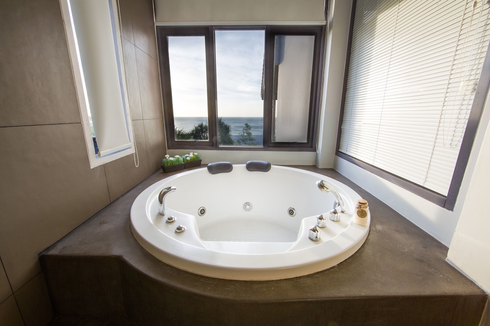 The Premier with Seaview - Photo 20