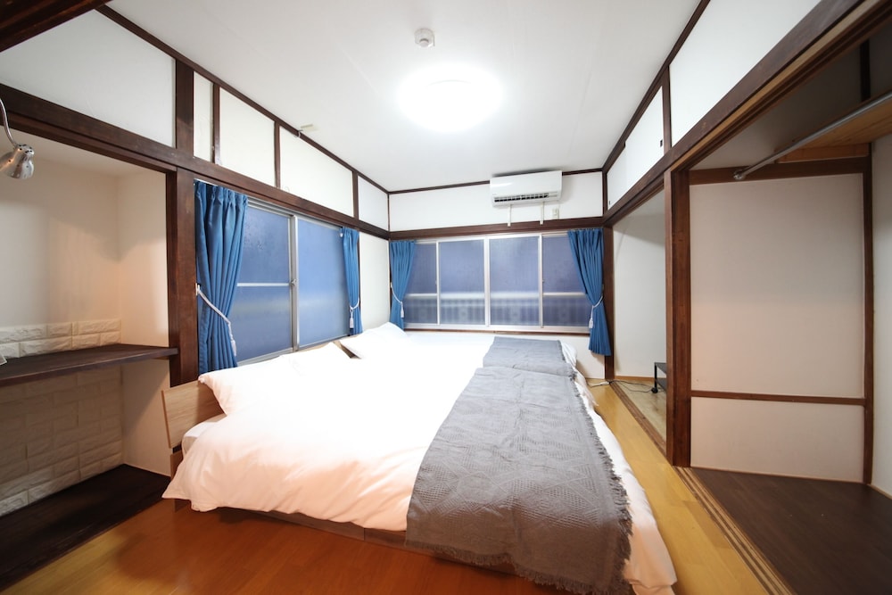 Basic Apartment photo 1