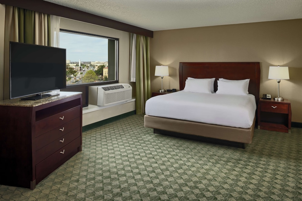 Junior Suite, 1 King Bed photo 3