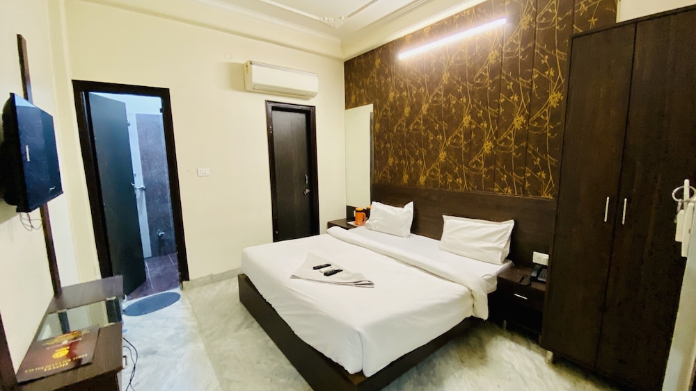 Deluxe Double Room A/C - Photo 24
