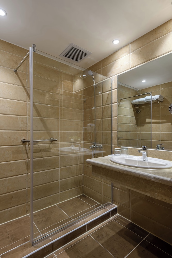 Honeymoon Deluxe Room photo 2