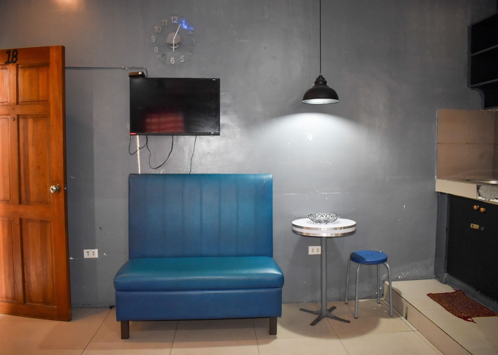 Family Room - Photo 5