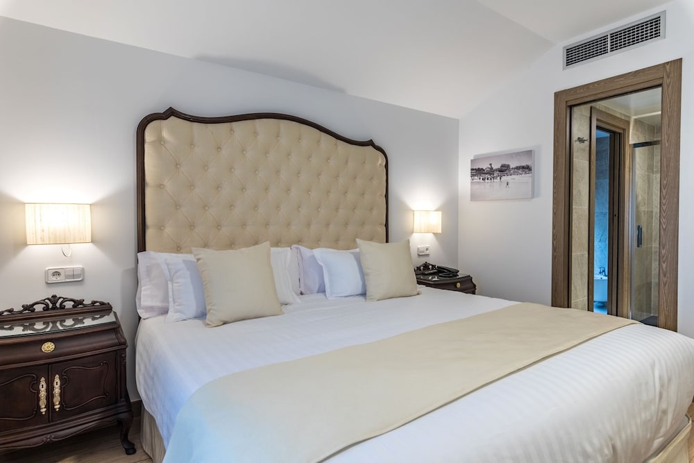 Deluxe Double Room (Jardines de Piquío) photo 3