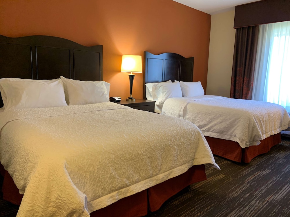 Room, 2 Queen Beds, Non Smoking, Refrigerator & Microwave photo 3