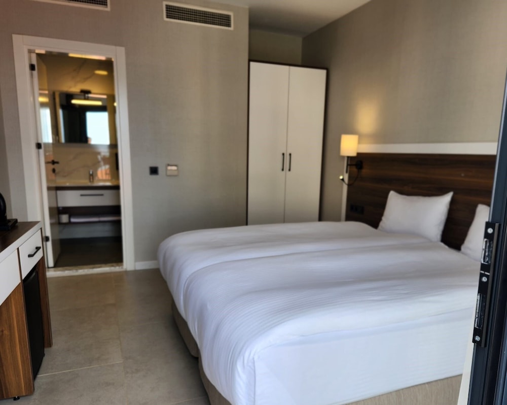 Standard Double or Twin Room, Private Bathroom, Sea View photo 1