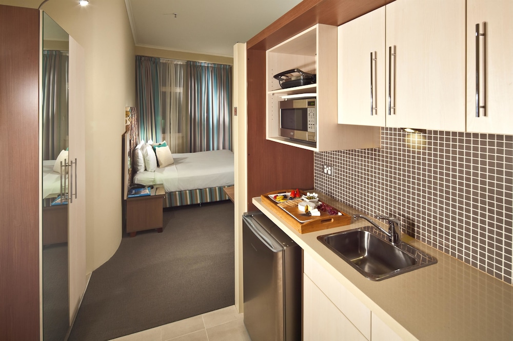 Superior Room, 1 King Bed, Non Smoking, Park View