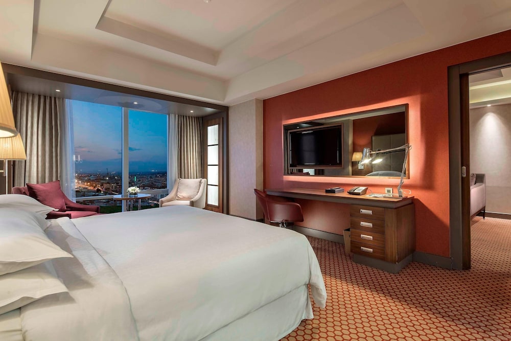 Executive Suite, 1 Bedroom, City View photo 3