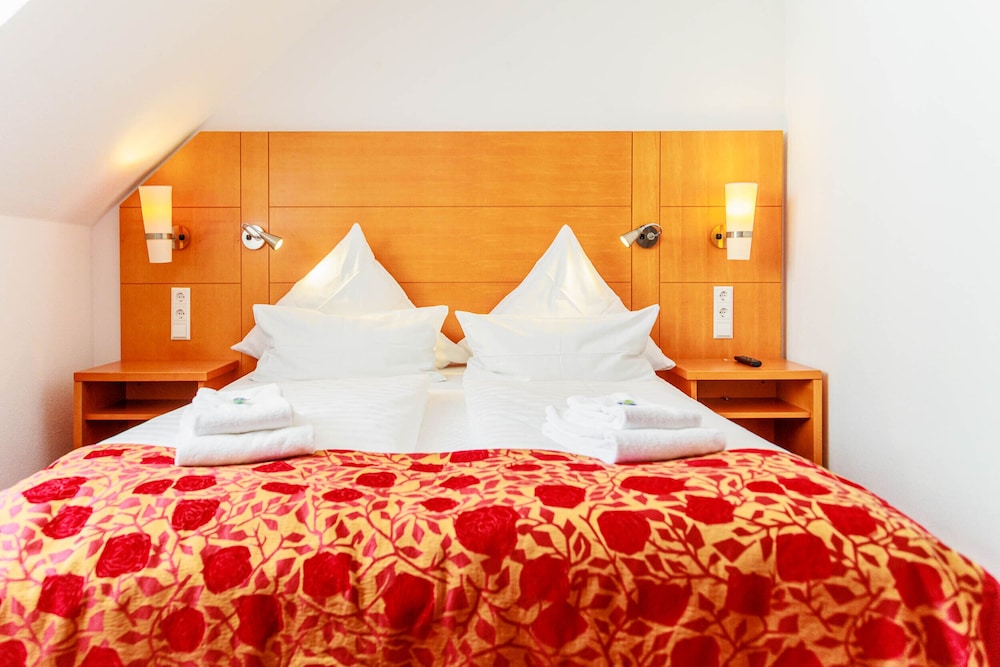 Standard Double or Twin Room - Photo 1