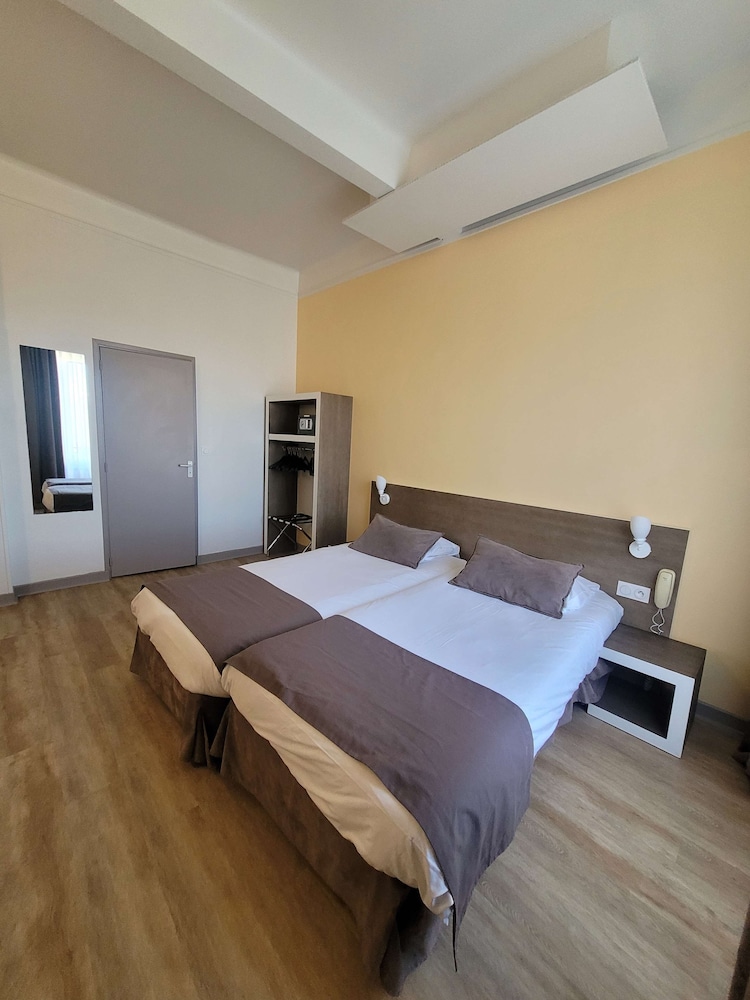 Standard Room, 2 Twin Beds - Photo 43