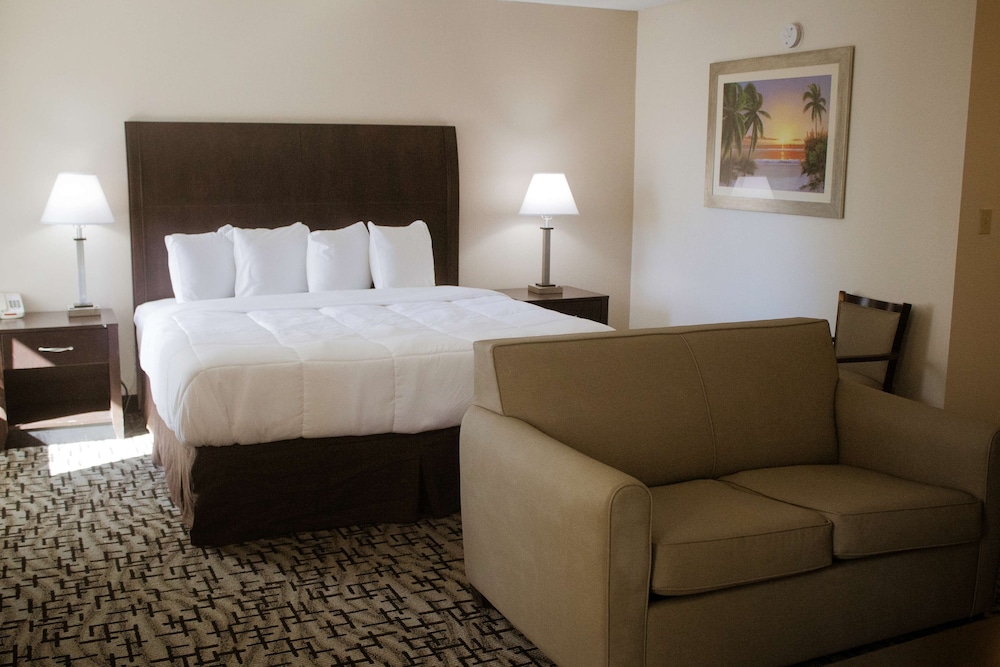 Suite, 2 Queen Beds, Non Smoking, Refrigerator & Microwave (with Sofabed) - Photo 2