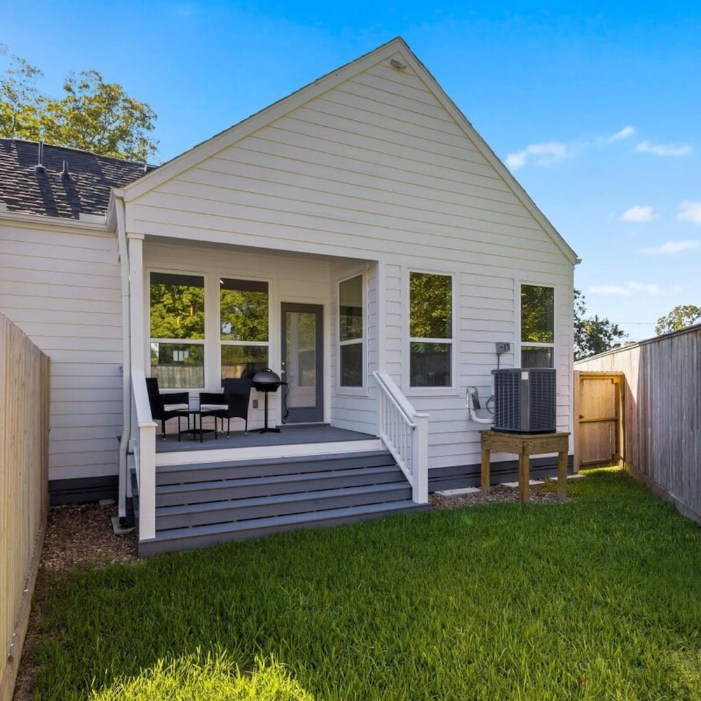 New Duplex 15 min to Downtown l Sleeps 12, Photo 8