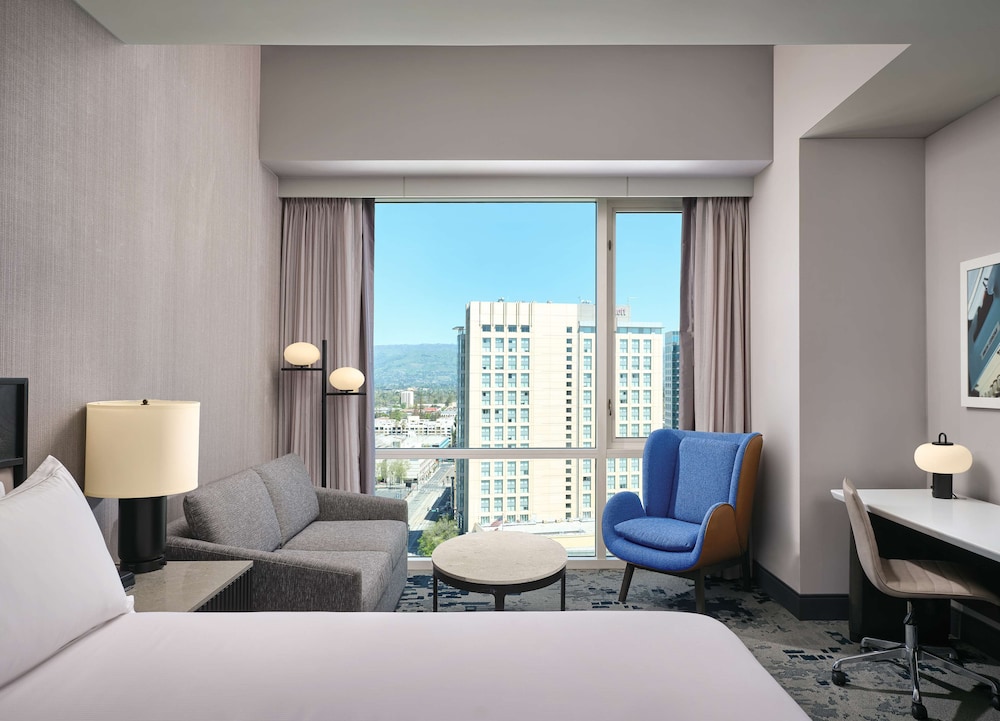 Room, 1 Queen Bed, City View photo 2