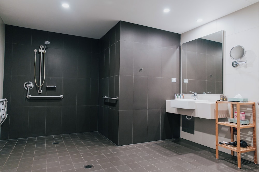 Superior Family Accessible Room, 1 Queen and 2 Single Beds - Photo 8